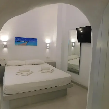 Vibrant Vertex Rooms- Center *