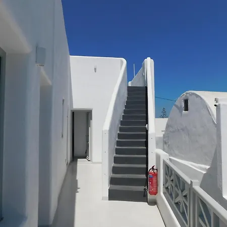 Vibrant Vertex Rooms- Center * Fira (Santorini)