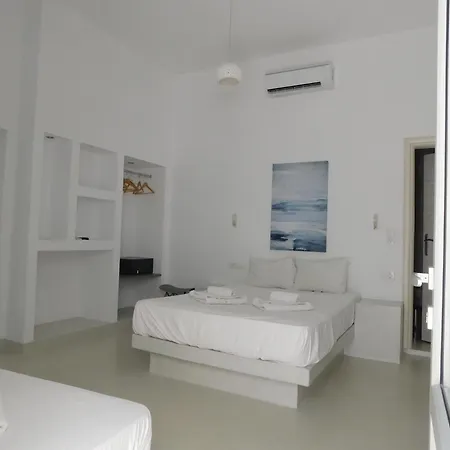 Vibrant Vertex Rooms- Center